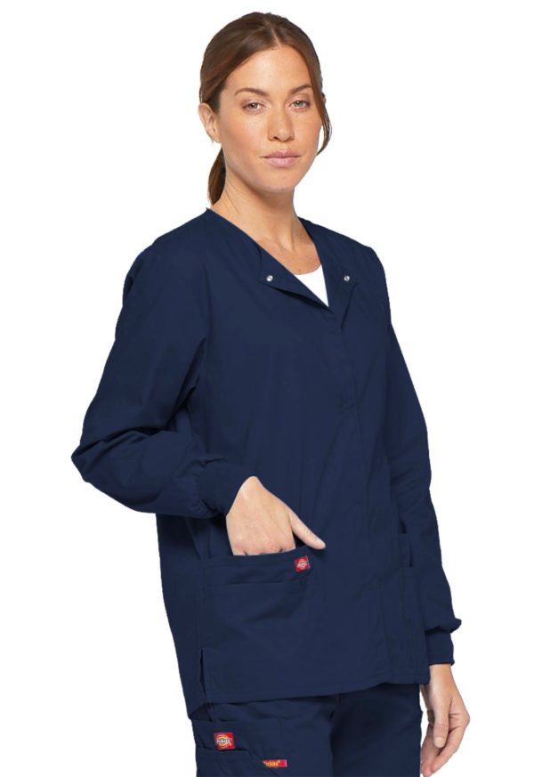 [caption id="attachment_337650" align="alignnone" width="677"] Dickies Scrubs EDS SIGNATURE Snap Front Warm-Up Jacket Medical Uniform[/caption]